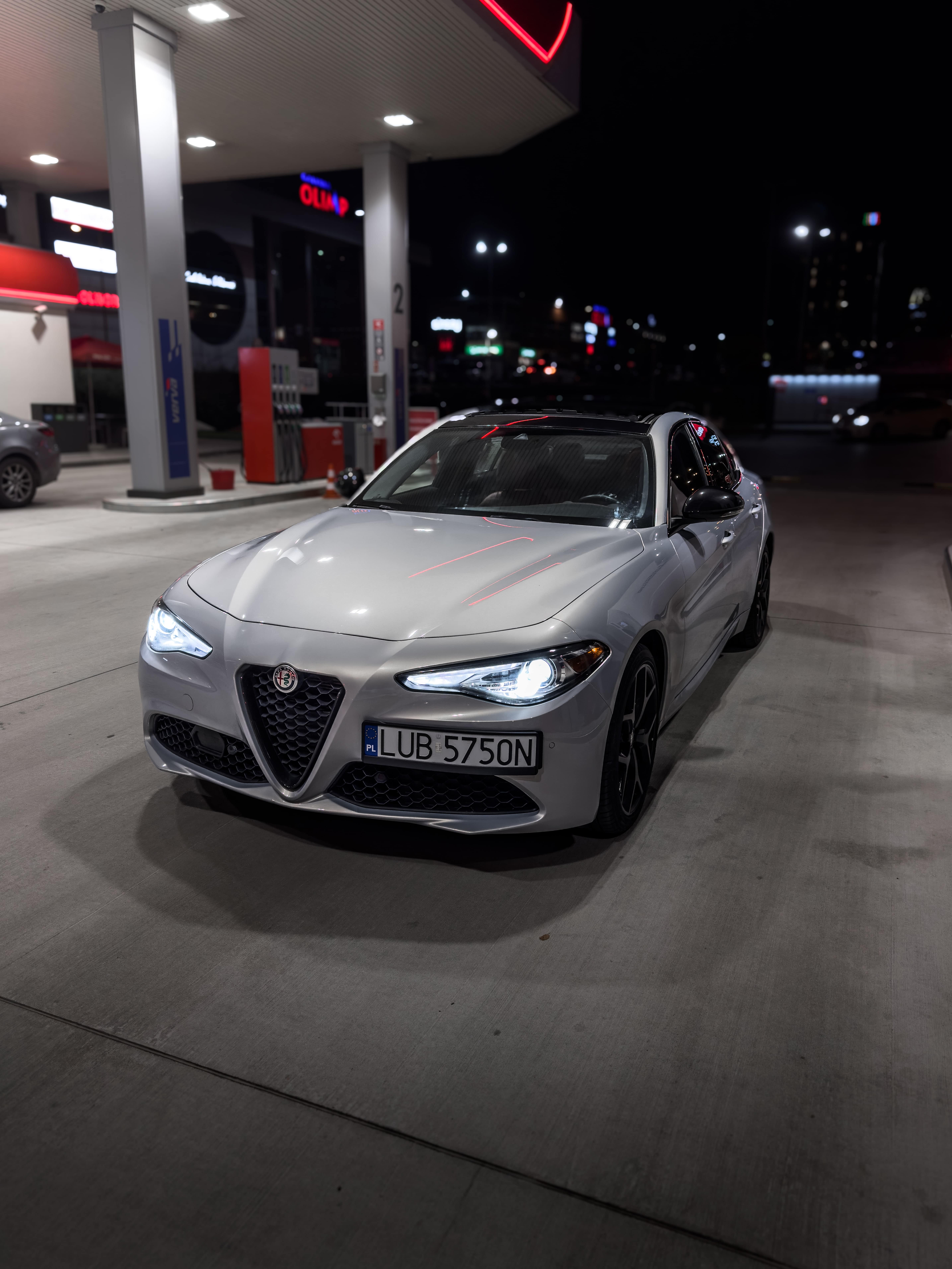 Alfa Romeo Giulia Veloce przedni widok - wynajem na ślub Lublin